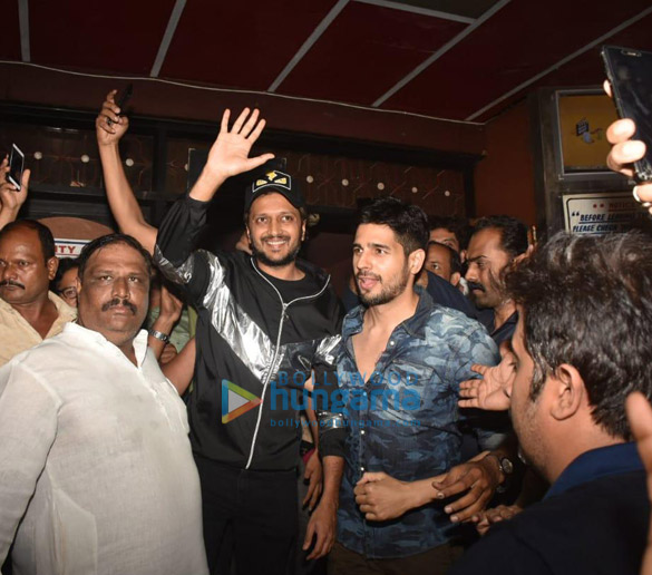 Photos: Riteish Deshmukh and Sidharth Malhotra spotted promoting ‘Marjaavaan’ at Gaiety Galaxy