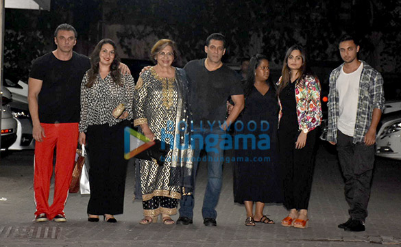 Photos: Salman Khan, Iulia Vantur, Aayush Sharma and others attend Sohail Khan’s house party Photos: Salman Khan, Iulia Vantur, Aayush Sharma and others attend Sohail Khan’s house party