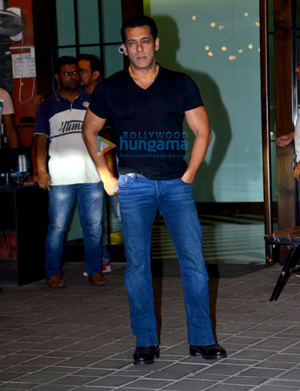 Photos: Salman Khan, Karisma Kapoor, Arbaaz Khan and others snapped at Arpita Khan and Aayush Sharma’s wedding anniversary party