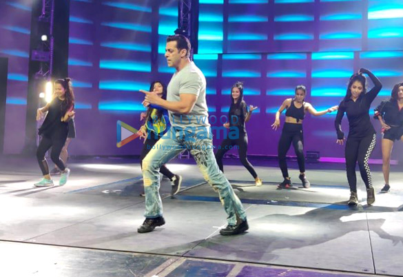 Photos: Salman Khan Snapped During Da-Bangg Tour Reloaded Rehearsals In ...