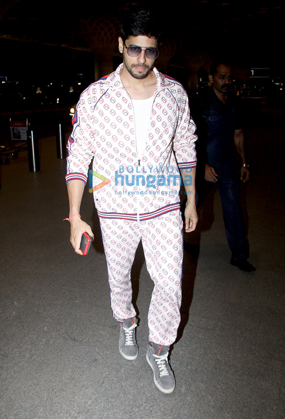 Photos: Sidharth Malhotra, Alia Bhatt and Riteish Deshmukh snapped at the airport