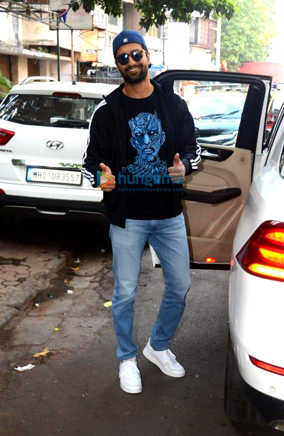 Photos: Vicky Kaushal spotted at Matrix office, Bandra Photos: Vicky Kaushal spotted at Matrix office, Bandra
