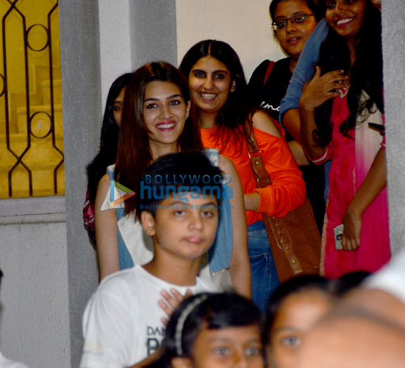 Photos: Kriti Sanon promotes Panipat at an NGO