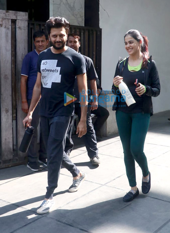 Photos: Riteish Deshmukh and Genelia Dsouza spotted at the gym in Khar Photos: Riteish Deshmukh and Genelia Dsouza spotted at the gym in Khar