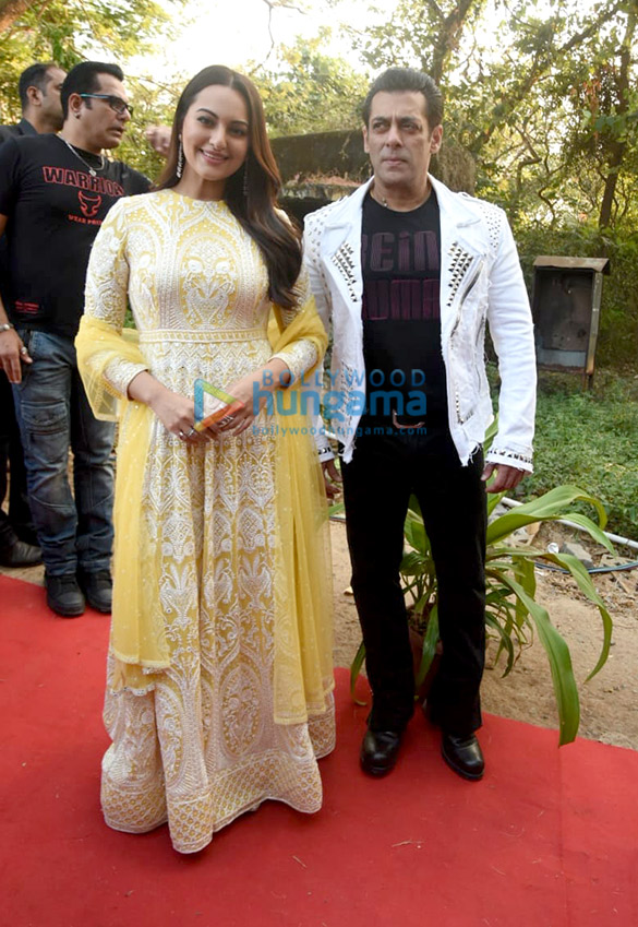 Photos: Salman Khan, Sonakshi Sinha and Saiee Manjrekar snapped promoting their film Dabangg 3