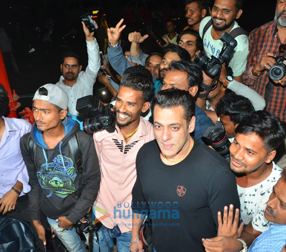 Photos: Salman Khan celebrates his birthday with media