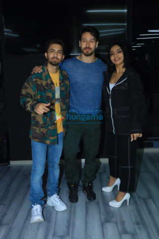 Photos: Tiger Shroff, Urvashi Rautela and others grace the opening a dance studio