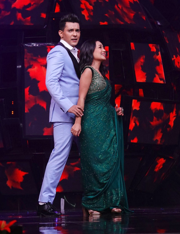 Neha Kakkar And Aditya Narayan Put Up A Stunning Dance Performance On Indian Idol 11 Bollywood 