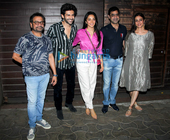 Photos: Bhool Bhulaiyaa 2 team snapped at producer Murad Khetani’s house Photos: Bhool Bhulaiyaa 2 team snapped at producer Murad Khetani's house