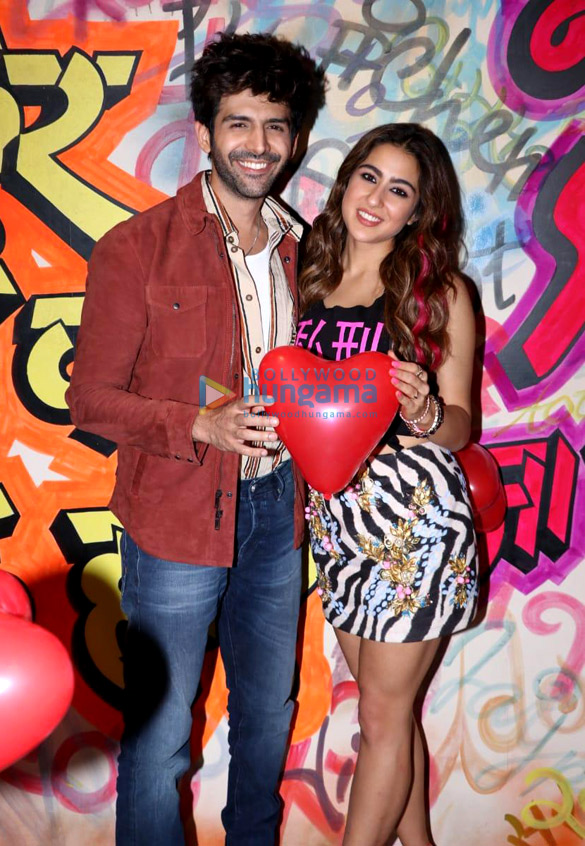 Photos: Kartik Aaryan and Sara Ali Khan snapped during Love Aaj Kal