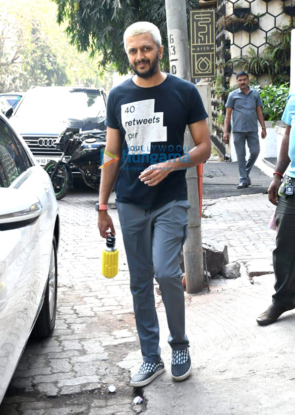 Photos: Riteish Deshmukh, Genelia Dsouza, Malaika Arora and others snapped at the gym Photos: Riteish Deshmukh, Genelia Dsouza, Malaika Arora and others snapped at the gym