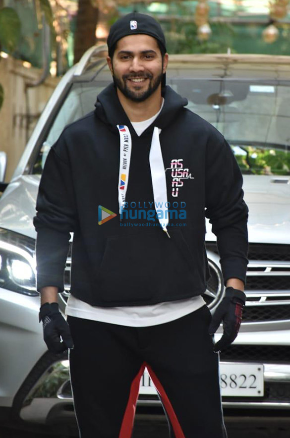 Photos: Varun Dhawan snapped at a dubbing studio in Juhu