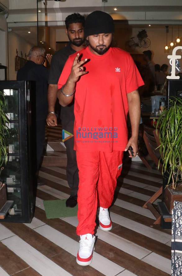 Photos: Yo Yo Honey Singh snapped at Farmers’ Cafe
