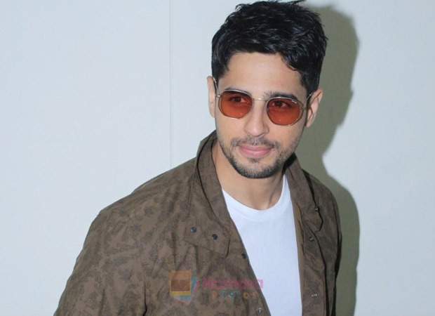 Sidharth Malhotra financially supports 165 background dancers amid lockdown Sidharth Malhotra financially supports 165 background dancers amid lockdown