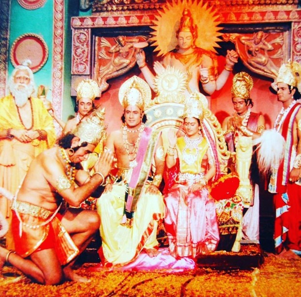 Here are some unseen photos of Ramayan cast Arun Govil, Dipika Chikhlia, Sunil Lahiri, Arvind Trivedi with Ramanand Sagar 