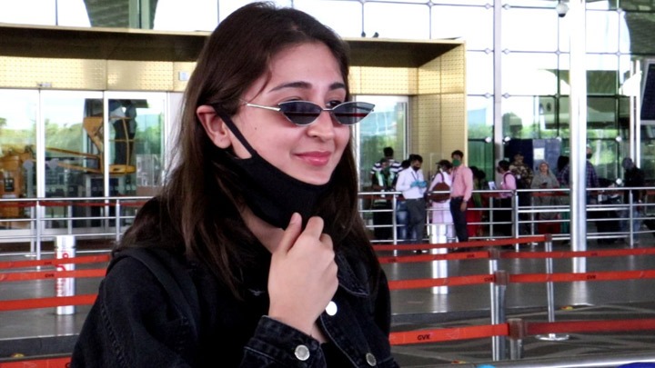 Dhvani Bhanushali spotted at the airport