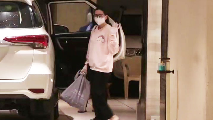 Karisma Kapoor spotted at her mother Babita Shivdasani’s house Karisma Kapoor spotted at her mother Babita Shivdasani's house