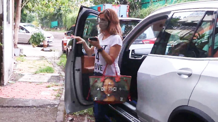 Sussanne Khan spotted in Juhu Sussanne Khan spotted in Juhu