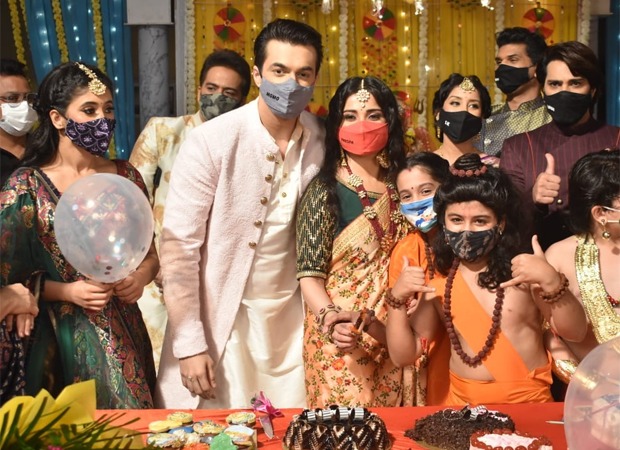 Mohsin Khan celebrates his birthday on the sets of Yeh Rishta Kya