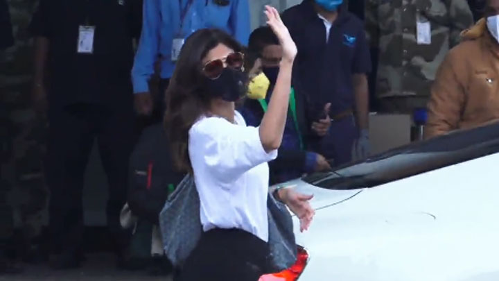 Shilpa Shetty Kundra back to Mumbai post-shoot from Manali Shilpa Shetty Kundra back to Mumbai post-shoot from Manali