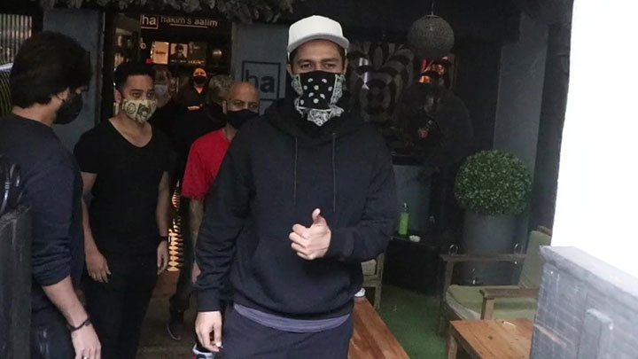 Vicky Kaushal Snapped At Bandra Vicky Kaushal Snapped At Bandra