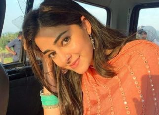 Ananya Panday has taken this as memorabilia from the sets of Khaali Peeli and it has a Salman Khan and Karisma Kapoor connection Did you know? Ananya Panday has taken this as memorabilia from the sets of Khaali Peeli and it has a Salman Khan and Karisma Kapoor connection
