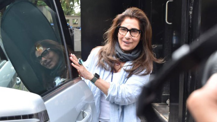 Dimple Kapadia spotted at Tip and Toe Nail Spa Juhu Dimple Kapadia spotted at Tip and Toe Nail Spa Juhu