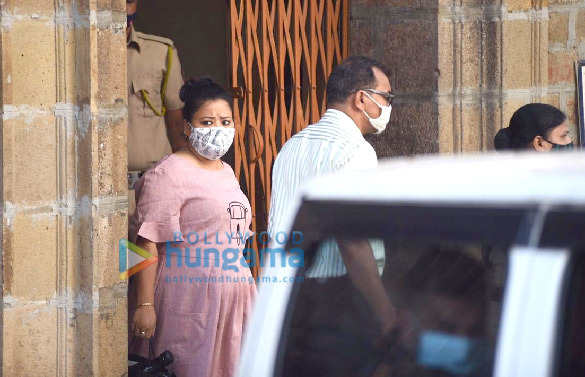 Photos: Bharti Singh and Harsh Limbachiyaa leave NCB office Photos: Bharti Singh and Harsh Limbachiyaa leave NCB office