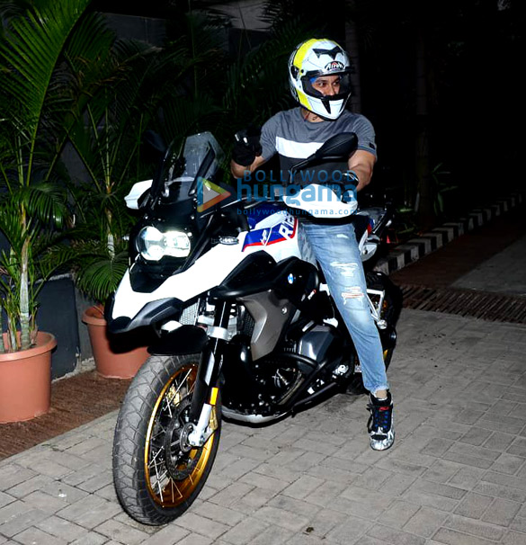 Photos: Kunal Kemmu snapped getting his new bike