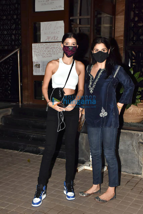 Photos: Shanaya Kapoor snapped with her mother at Banty house in Bandra