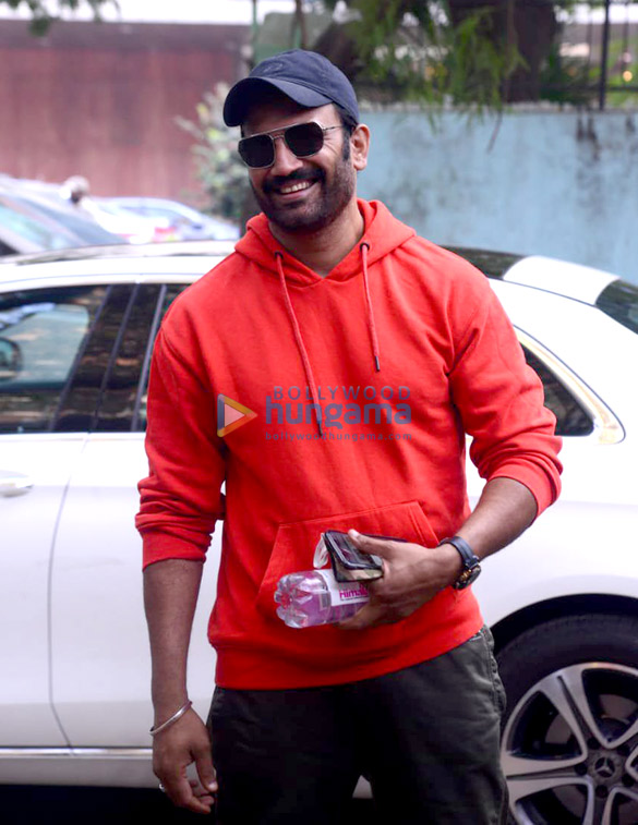 Photos: Sharad Kelkar spotted at Zee office in Andheri Photos: Sharad Kelkar spotted at Zee office in Andheri