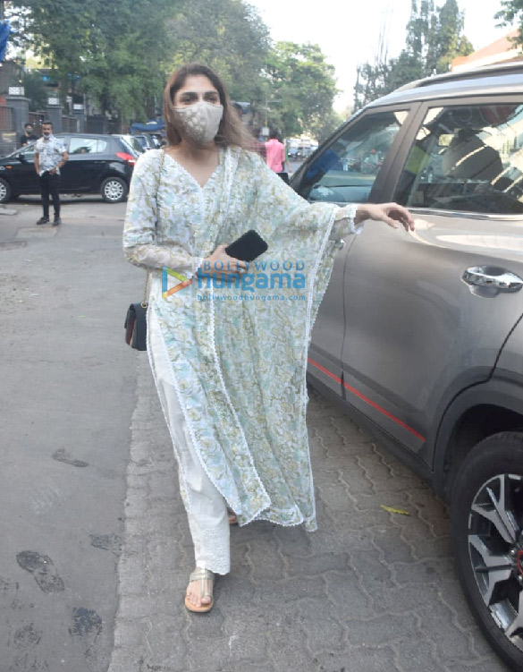 Photos: Sharmin Segal snapped in Juhu