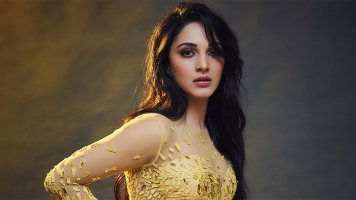 LOL- Kiara Advani: “Kabir Singh’s TINDER bio would be- Preeti is looking for…”| Rapid Fire LOL- Kiara Advani Kabir Singh's TINDER bio would be- Preeti is looking for... Rapid Fire