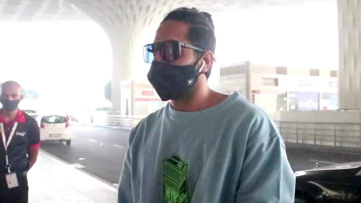 Ayushmann Khurana spotted at Airport Ayushmann Khurana spotted at Airport
