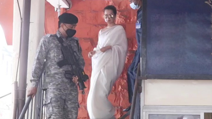 Kangana Ranaut leaves Bandra Police Station Kangana Ranaut leaves Bandra Police Station