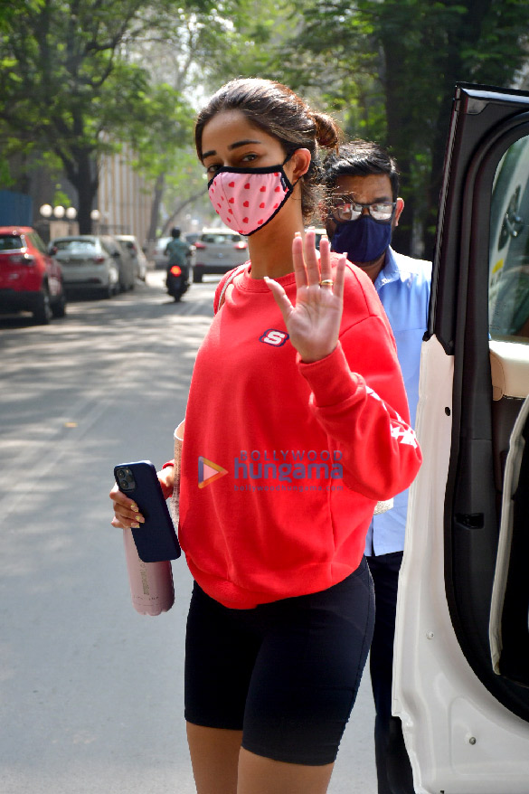 Photos: Ananya Panday spotted at a yoga studio Photos: Ananya Panday spotted at a yoga studio