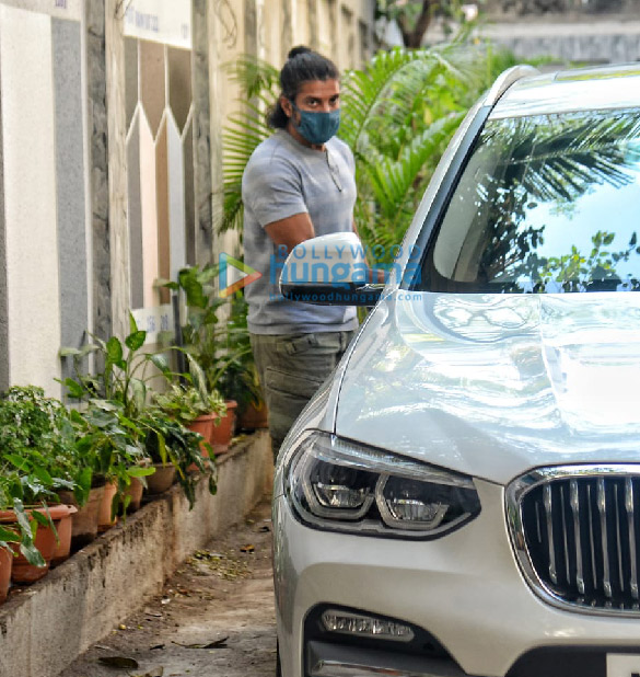 Photos: Farhan Akhtar and Zoya Akhtar snapped at Javed Akhtar’s house in Juhu Photos: Farhan Akhtar and Zoya Akhtar snapped at Javed Akhtar's house in Juhu