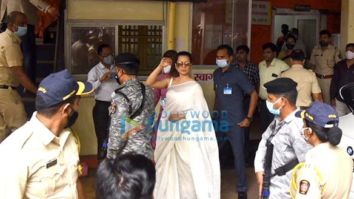 Photos: Kangana Ranaut snapped with sister Rangoli Chandel at Bandra Police Station