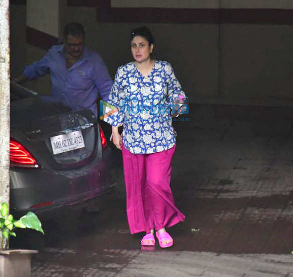 Photos: Kareena Kapoor Khan spotted in Bandra Photos: Kareena Kapoor Khan spotted in Bandra