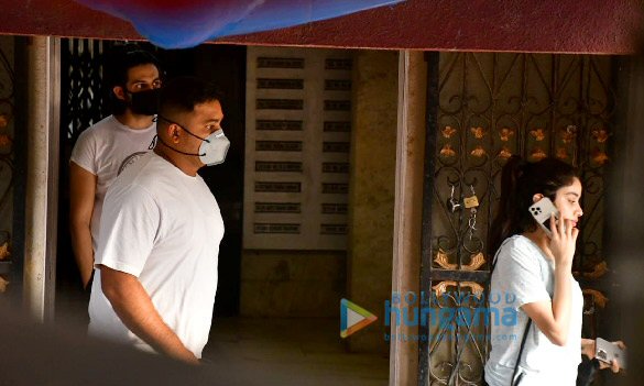 Photos: Kartik Aaryan and Janhvi Kapoor spotted at Pilates Photos: Kartik Aaryan and Janhvi Kapoor spotted at Pilates