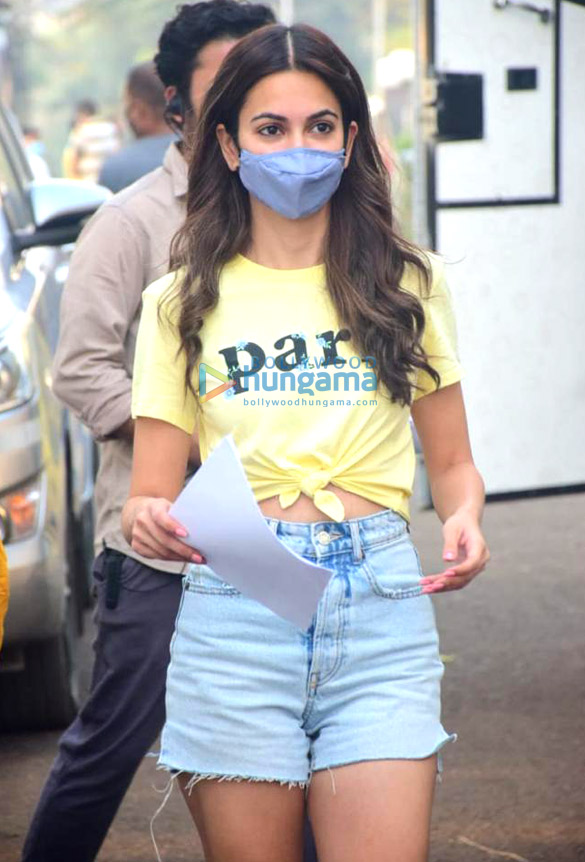 Photos: Kriti Kharbanda snapped on the sets of her film 14 Phere Photos: Kriti Kharbanda snapped on the sets of her film 14 Phere