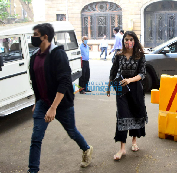 Photos: Rhea Chakraborty and Showik Chakraborty snapped arriving at the NCB office Photos: Rhea Chakraborty and Showik Chakraborty snapped arriving at the NCB office