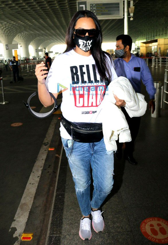 Photos: Sonakshi Sinha, Shruti Haasan, Karan Johar and others snapped at the airport