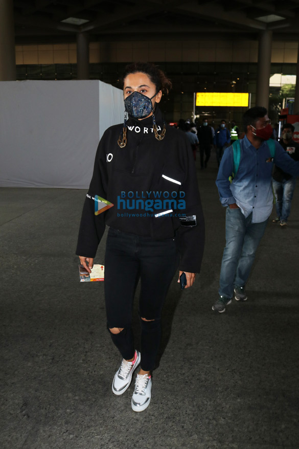 Photos: Taapsee Pannu, Urvashi Rautela and others snapped at the airport