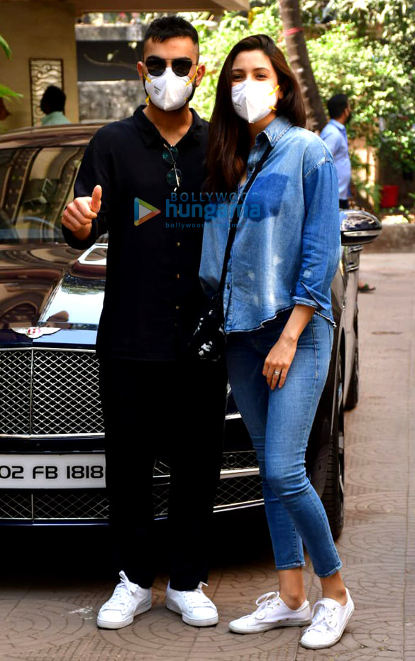 Photos: Virat Kohli & Anushka Sharma spotted at a clinic in Khar Photos: Virat Kohli & Anushka Sharma spotted at a clinic in Khar