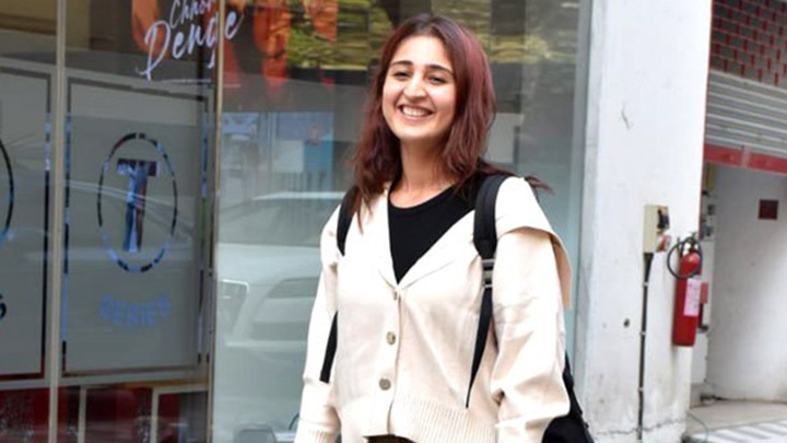 Dhvani Bhanushali spotted at T-series office in Andheri Dhvani Bhanushali spotted at T-series office in Andheri