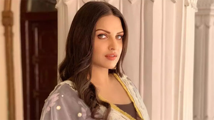 Himanshi Khurana: “Asim Riaz ke fans ko lagta hai ke maine ZABARDUSTI ki hai ke Asim mere sath…” Himanshi Khurana Asim Riaz ke fans ko lagta hai ke maine ZABARDUSTI ki hai ke Asim mere sath...