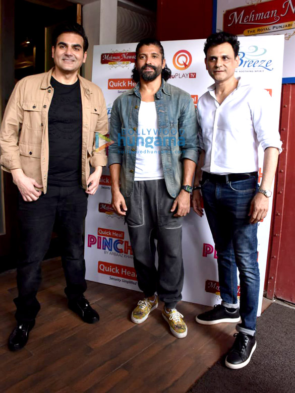Photos: Farhan Akhtar spotted shooting for Arbaaz Khan’s chat show in Juhu