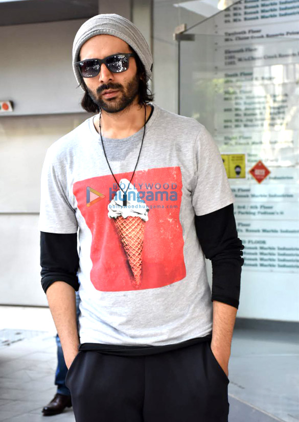 Photos: Kartik Aaryan snapped at dance class in Andheri