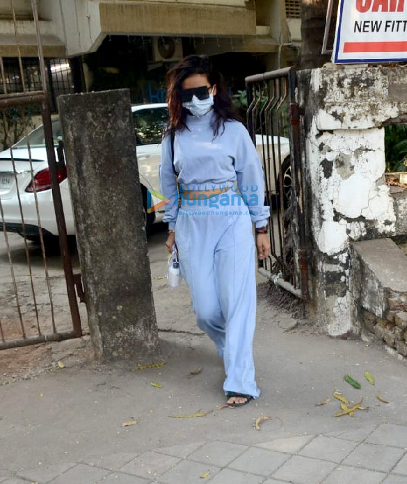 Photos: Patralekha snapped at Kromakay salon in Juhu Photos: Patralekha snapped at Kromakay salon in Juhu